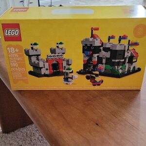 LEGO Mini Knight's Castle Building Set - Multicolor
